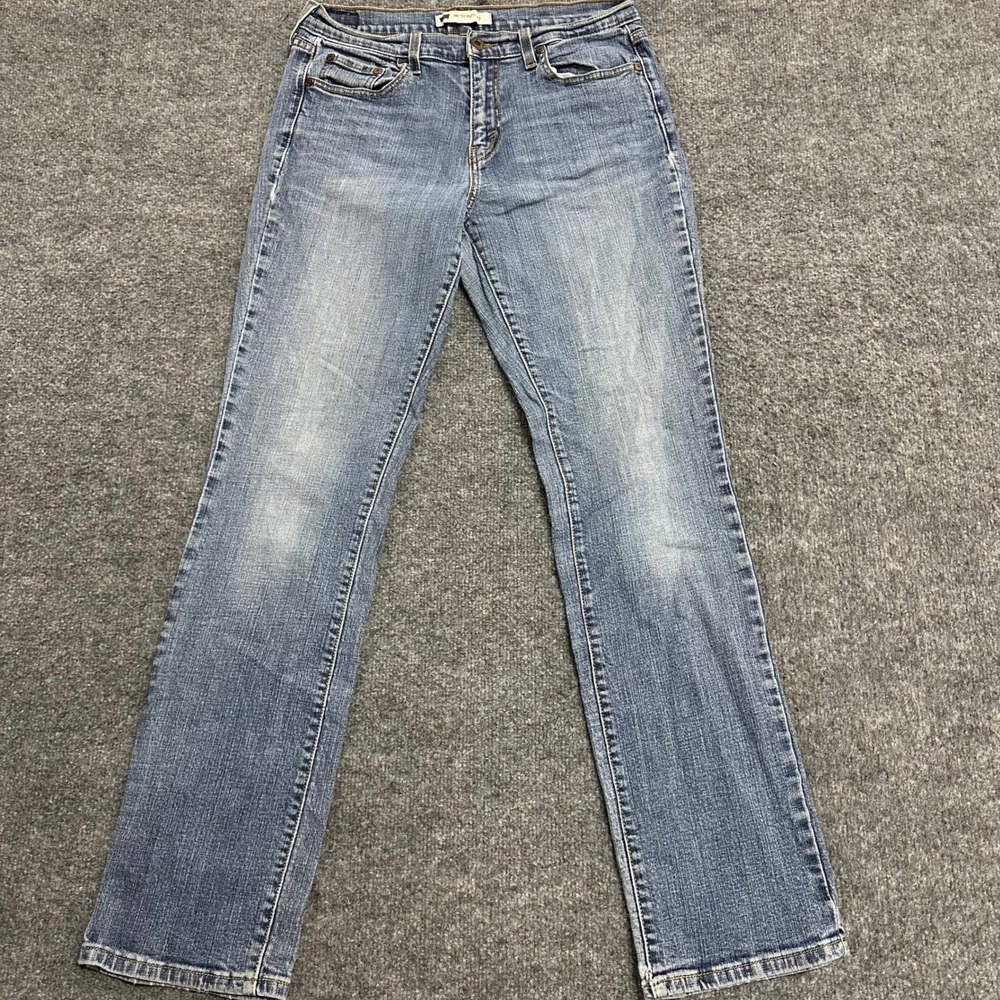 Levi's Jeans Womens Size 6 Blue 505 Straight Leg Medium Wash Classic Denim